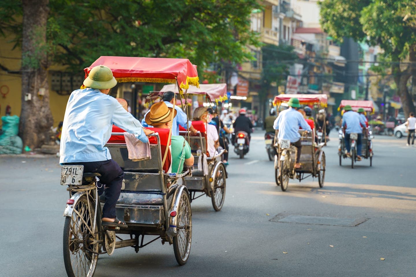 Cyclo tour through Ho Chi Minh City thumbnail