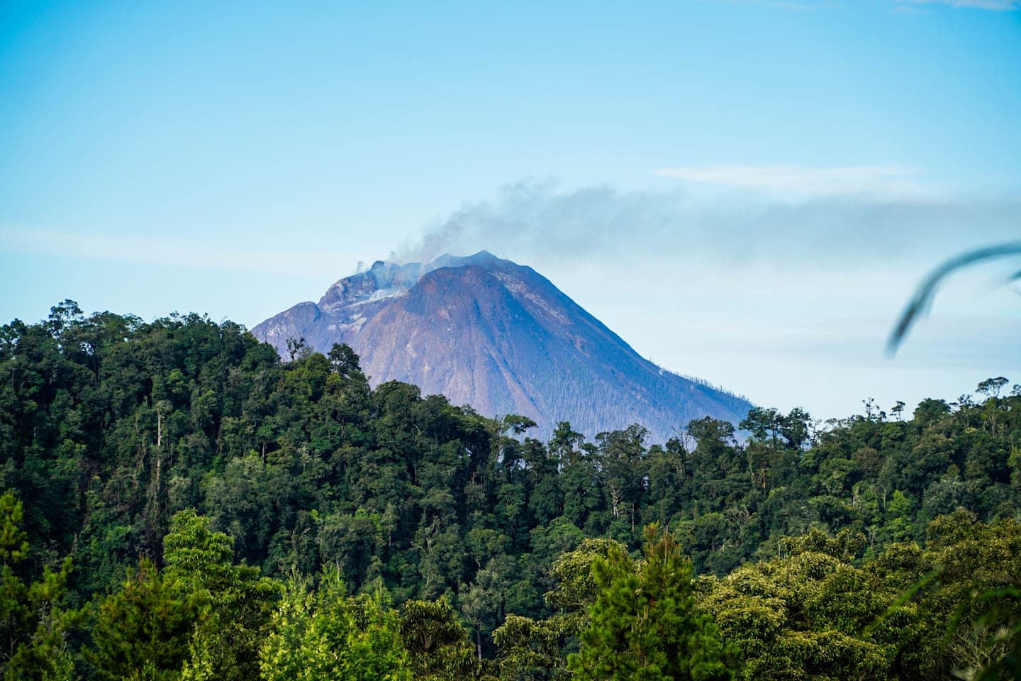 Half-day hike to the volcanic Mt Sibayak thumbnail