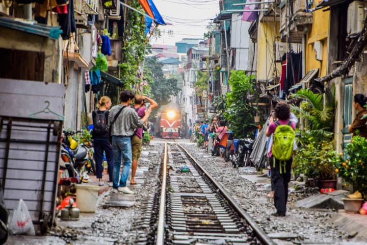 Food tour and trip to Train Street thumbnail